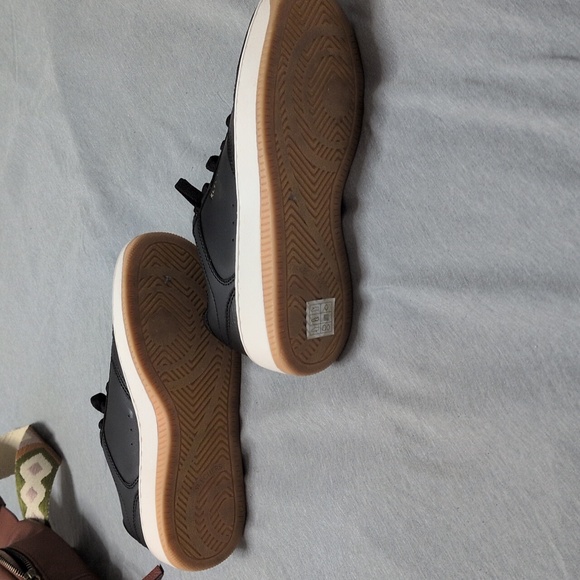 Brown Leather Crossbody Bag & Skecher Black Leather Sport Court 2.0 In Box - Picture 10 of 12